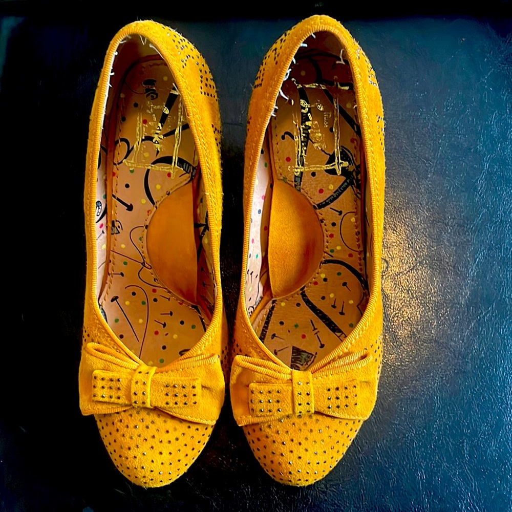 Women’s Size 7 Anthropologie Miss L-Fire Gemmed Mustard Marquee Heels